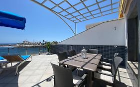 Billy'S Beachfront Apartment With Pool Access