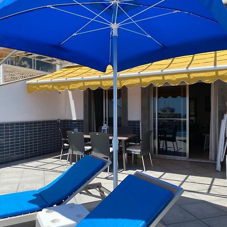 Billy'S Beachfront Apartment With Pool Access Puerto De Mogan Exterior foto