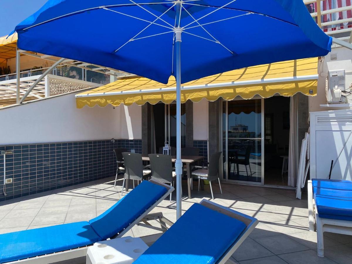 Billy'S Beachfront Apartment With Pool Access Puerto De Mogan Exterior foto