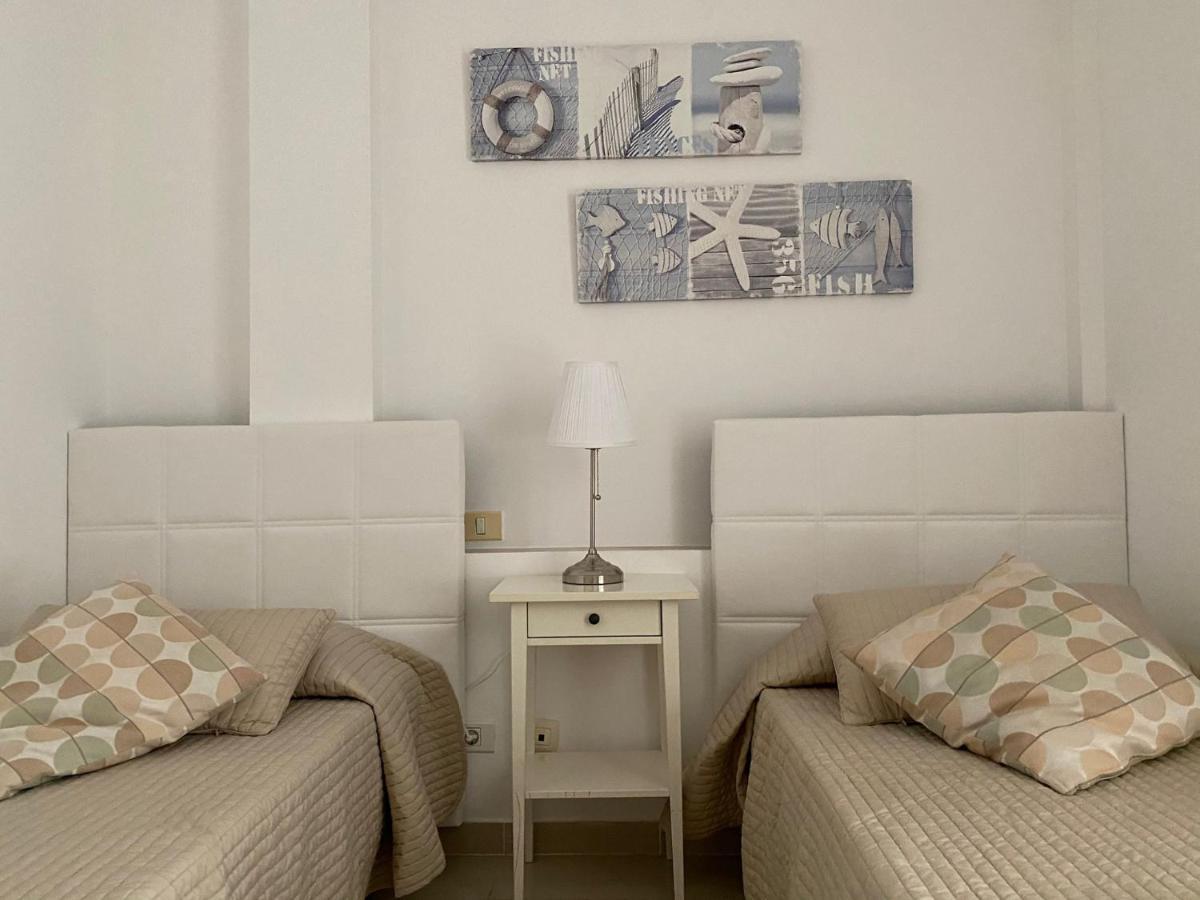 Billy'S Beachfront Apartment With Pool Access Puerto De Mogan Exterior foto
