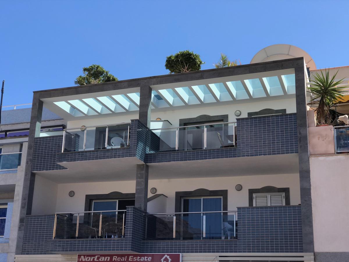 Billy'S Beachfront Apartment With Pool Access Puerto De Mogan Exterior foto